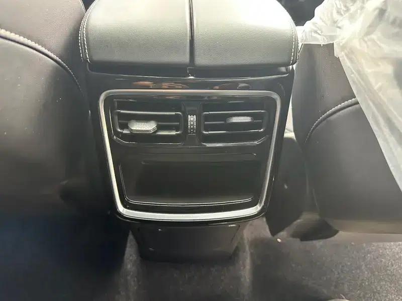 Geely Emgrand 2026 4 Millionth Anniversary Edition 1.5L Manual Transcendence — миниатюра 7