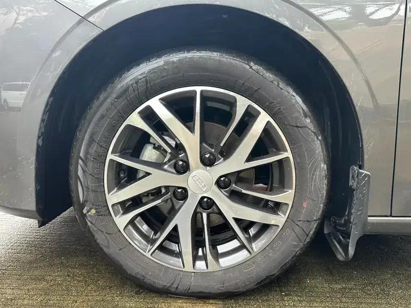 Geely Emgrand 2026 4 Millionth Anniversary Edition 1.5L Manual Transcendence — миниатюра 8