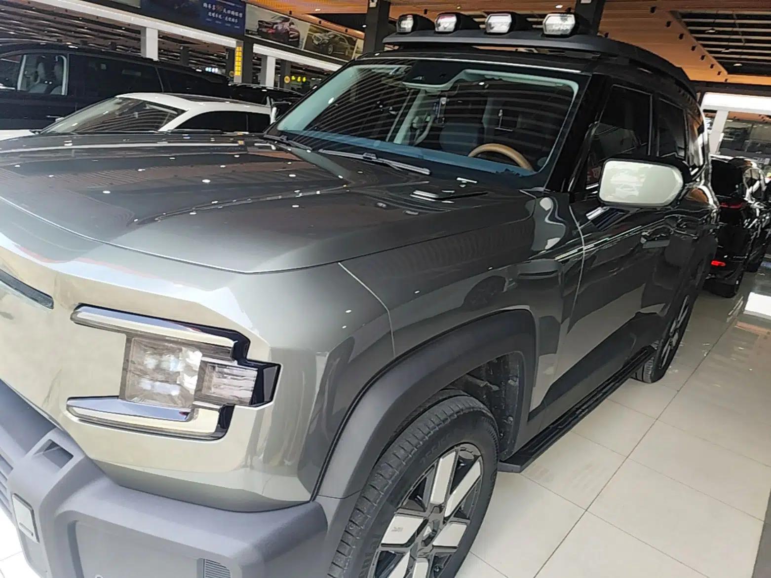 Deepal G318 2024 Four-Wheel-Drive Air Suspension Model — миниатюра 1