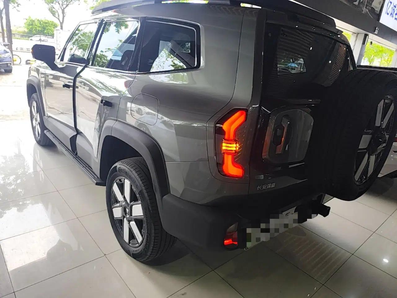 Deepal G318 2024 Four-Wheel-Drive Air Suspension Model — миниатюра 13