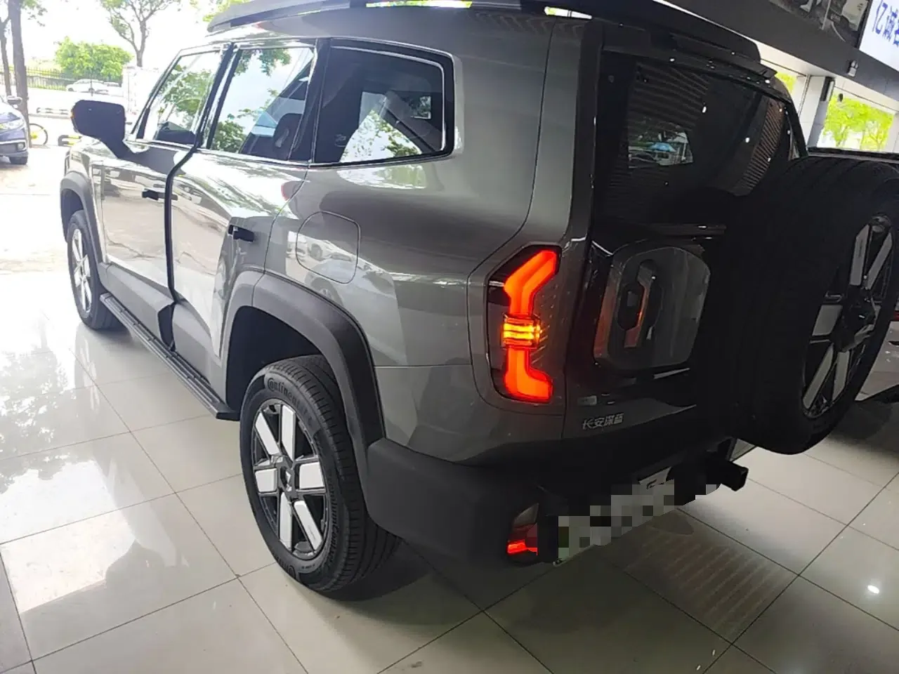 Deepal G318 2024 Four-Wheel-Drive Air Suspension Model — миниатюра 4