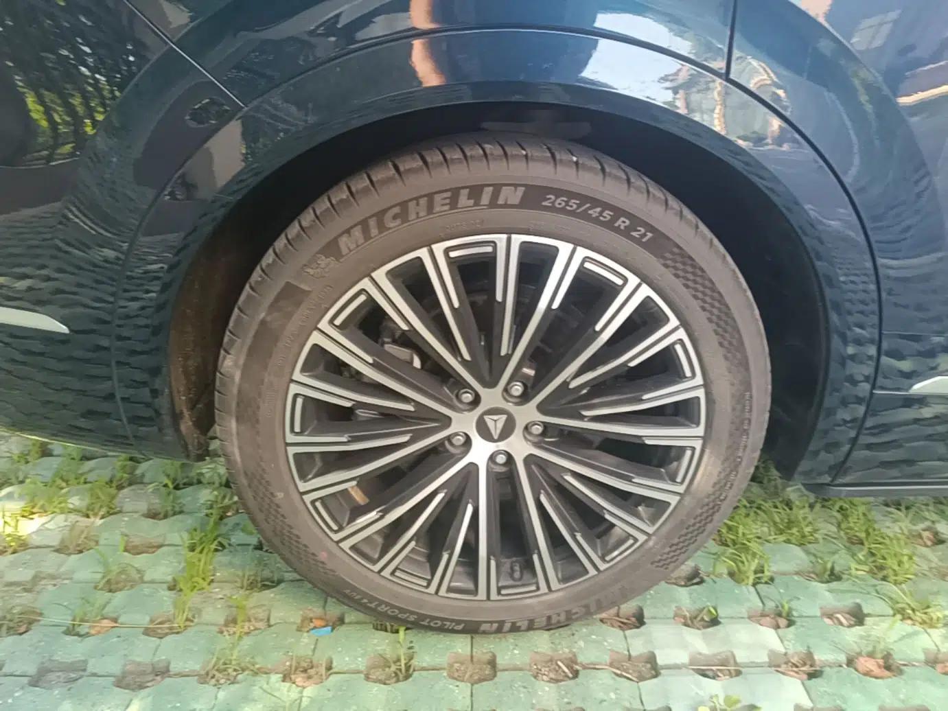 Deepal S09 2025 Four-Wheel Drive Ultra+ Custom Edition — миниатюра 11