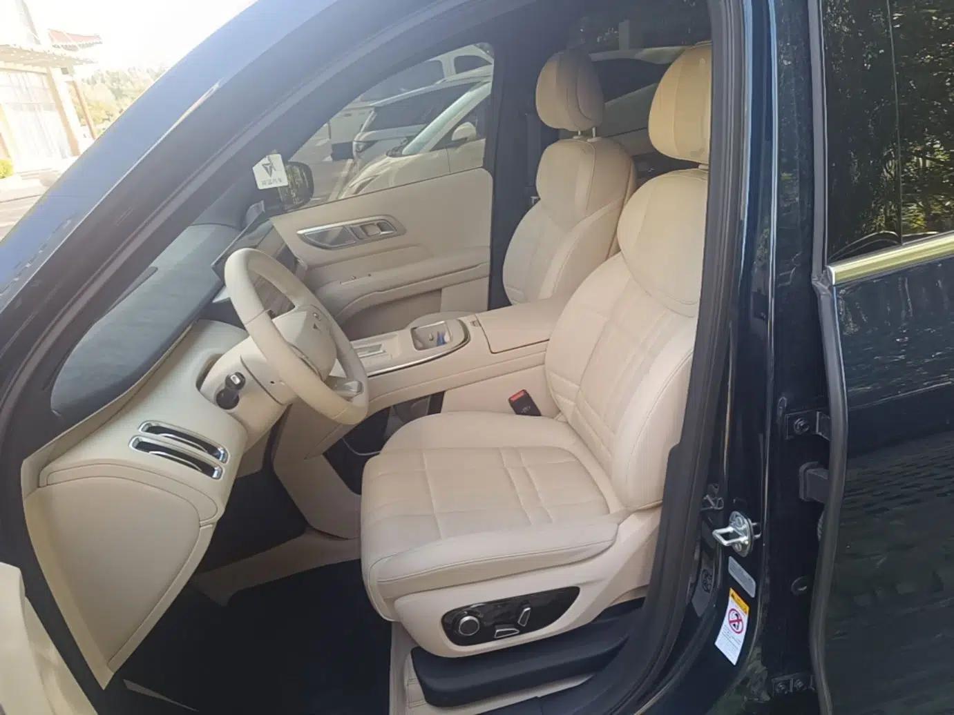 Deepal S09 2025 Four-Wheel Drive Ultra+ Custom Edition — миниатюра 17