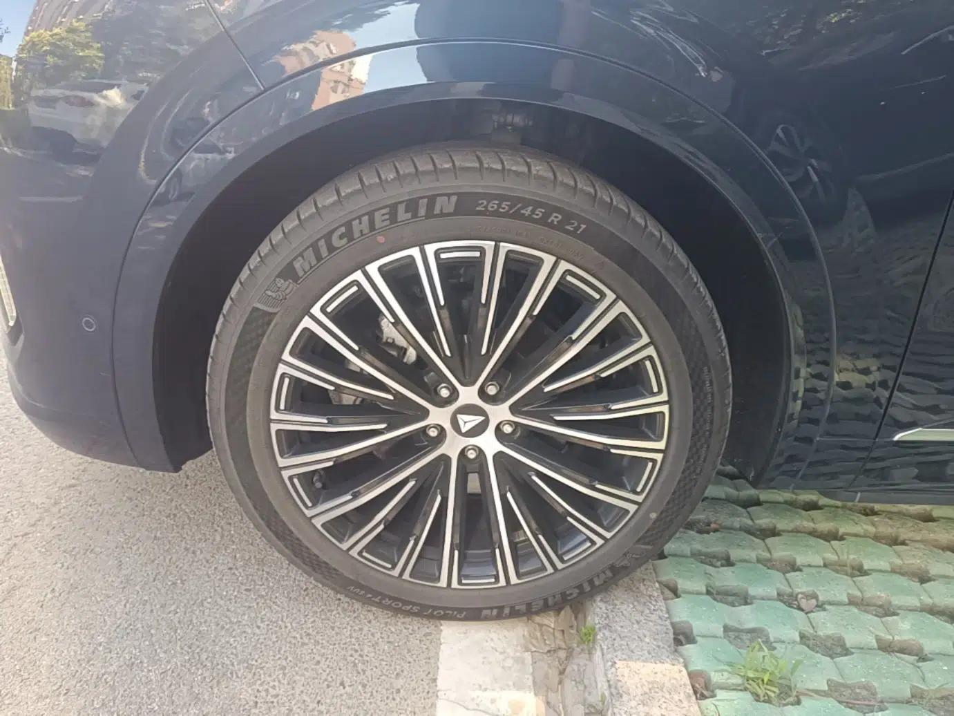 Deepal S09 2025 Four-Wheel Drive Ultra+ Custom Edition — миниатюра 10