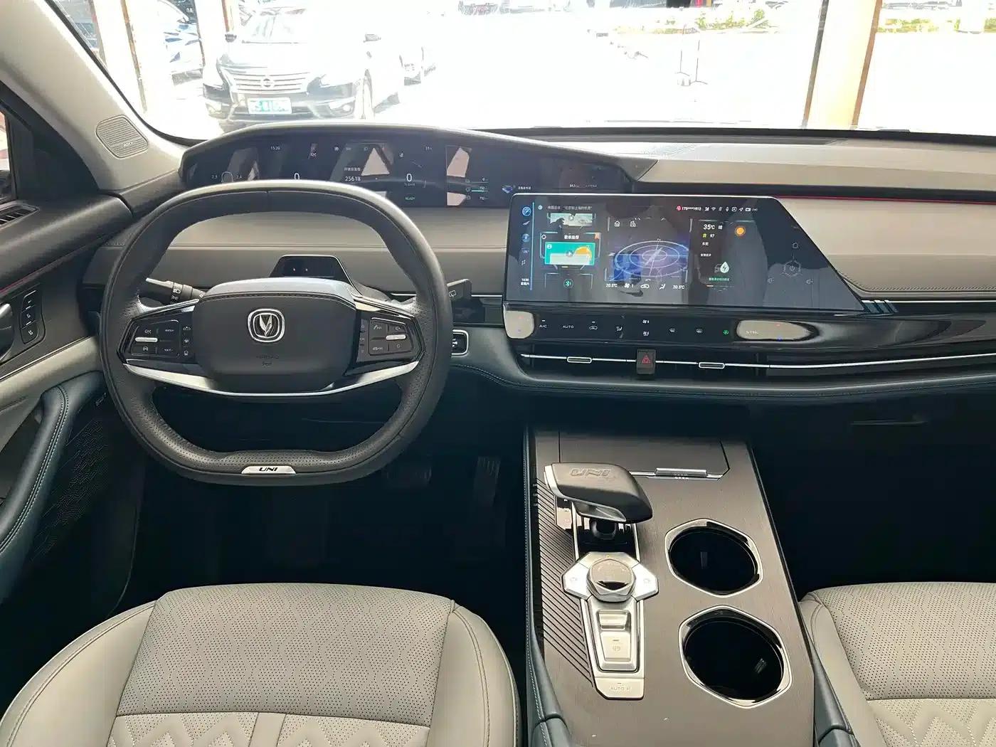 Changan UNI-K Smart Electric iDD 2022 Blue Whale iDD 130km 1.5T Premium Edition — миниатюра 8