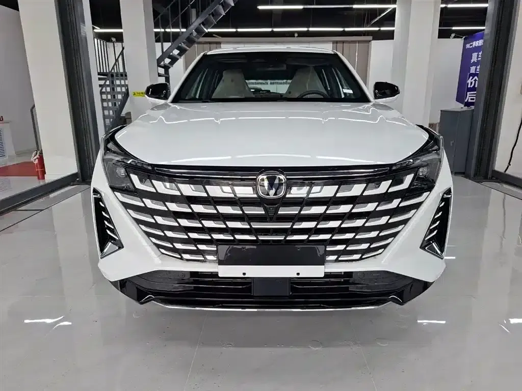 Changan UNI-Z 2026 1.5T Comfort Edition — миниатюра 2