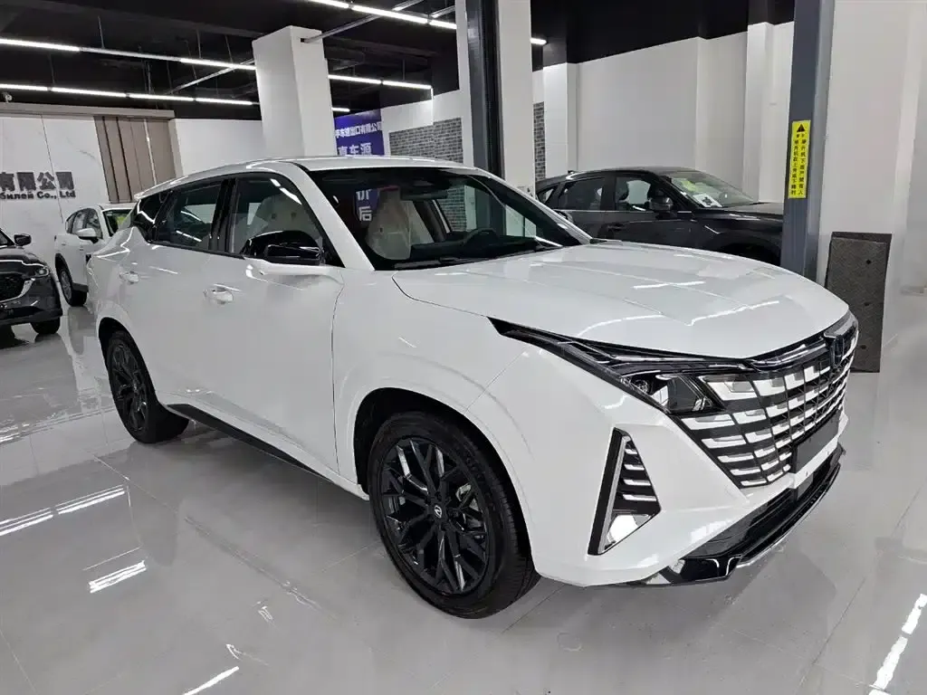 Changan UNI-Z 2026 1.5T Comfort Edition — миниатюра 3