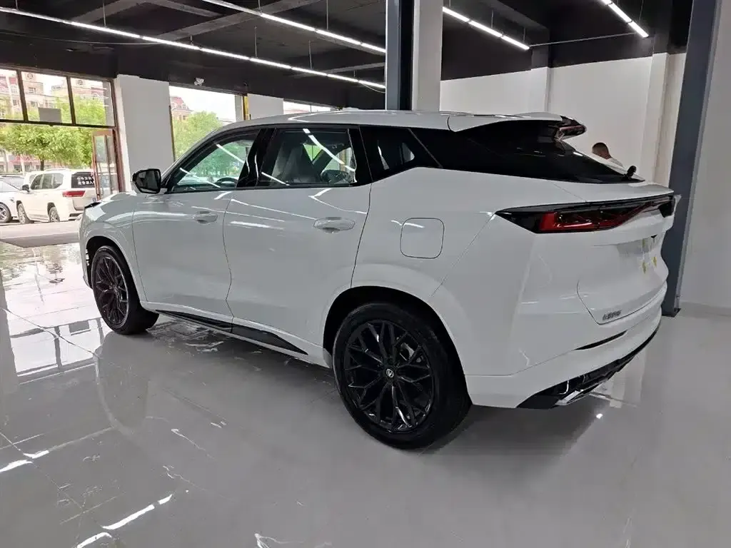 Changan UNI-Z 2026 1.5T Comfort Edition — миниатюра 4