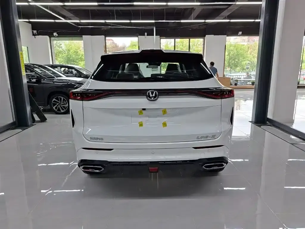 Changan UNI-Z 2026 1.5T Comfort Edition — миниатюра 5