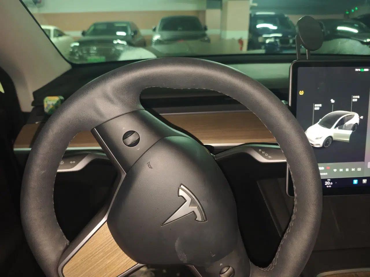 Tesla Model Y 2021 Long-Range All-Wheel-Drive Version — миниатюра 11
