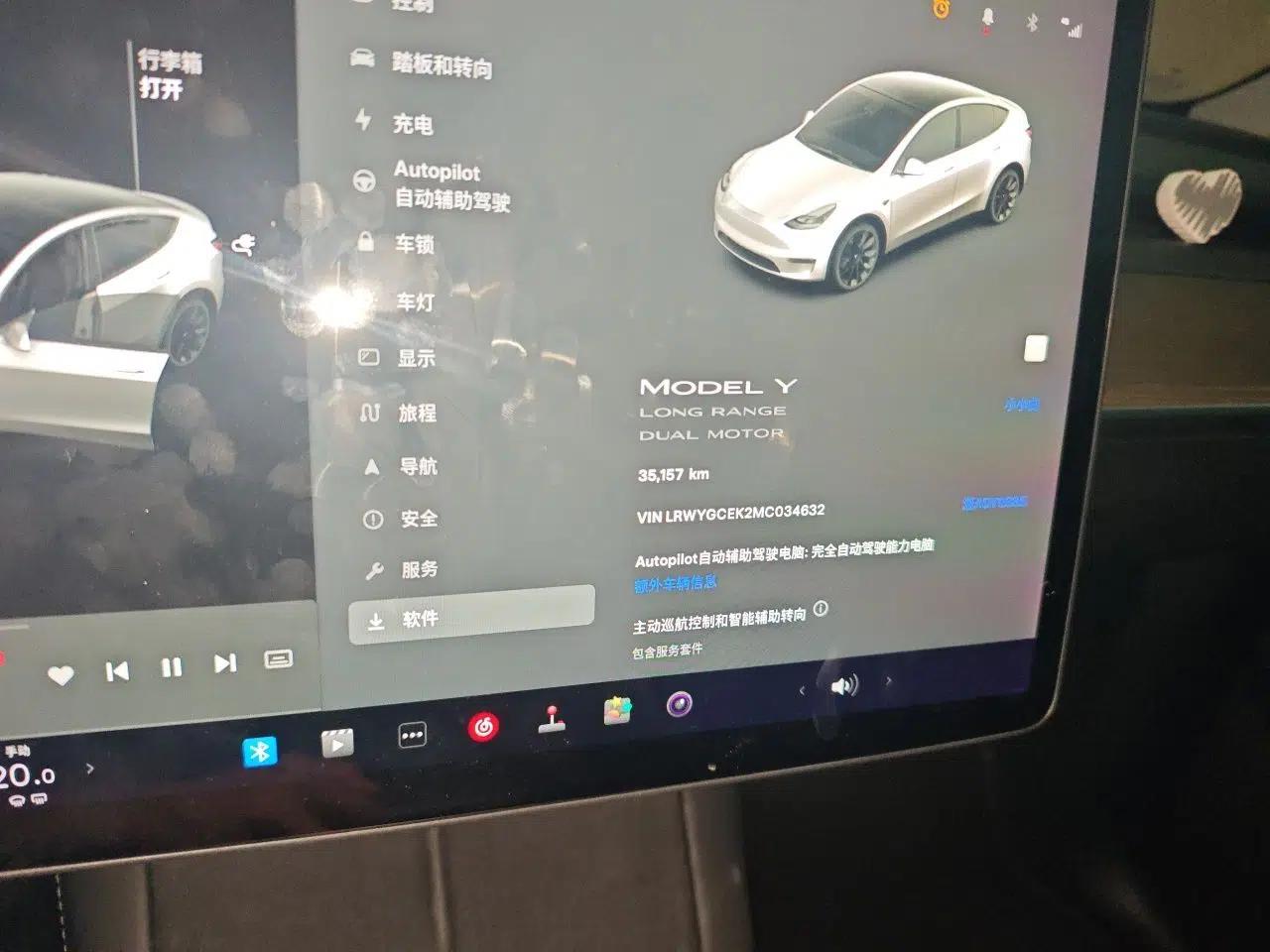 Tesla Model Y 2021 Long-Range All-Wheel-Drive Version — миниатюра 12