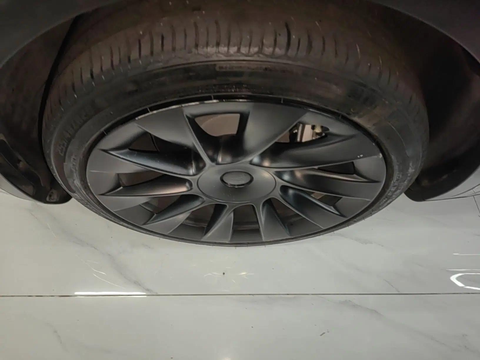 Tesla Model Y 2022 Rear-Wheel-Drive Version — миниатюра 10