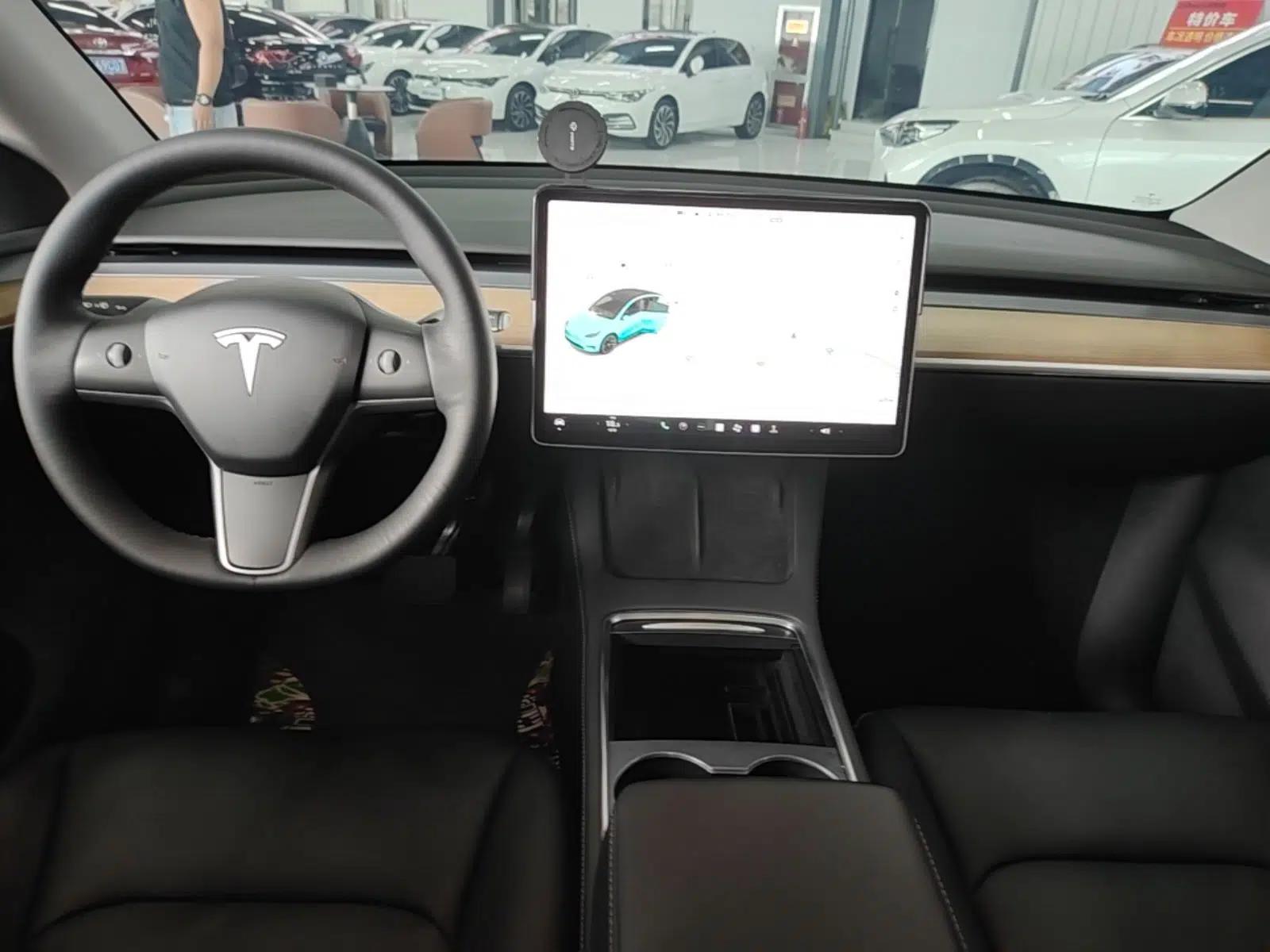 Tesla Model Y 2022 Rear-Wheel-Drive Version — миниатюра 15