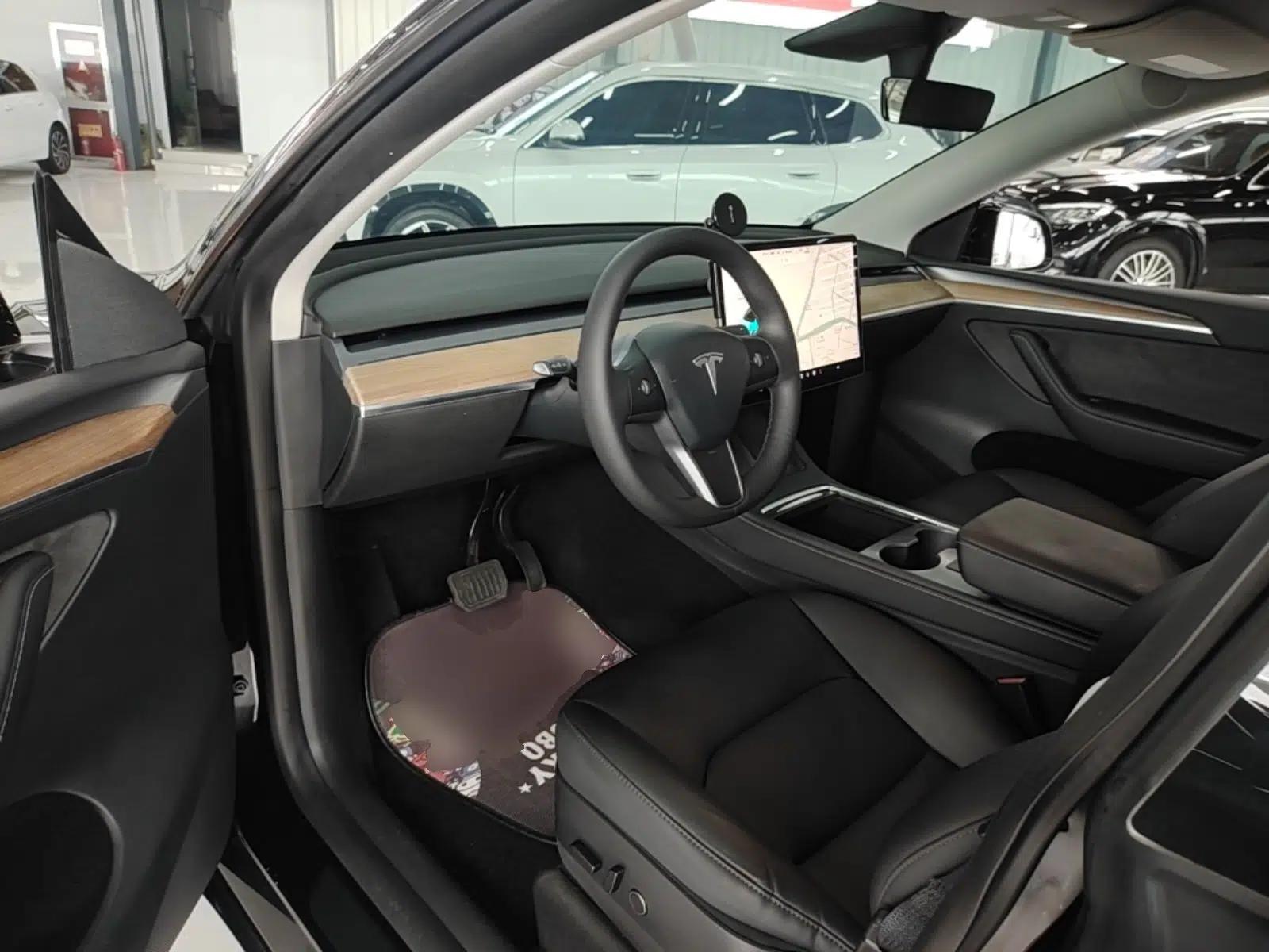 Tesla Model Y 2022 Rear-Wheel-Drive Version — миниатюра 18