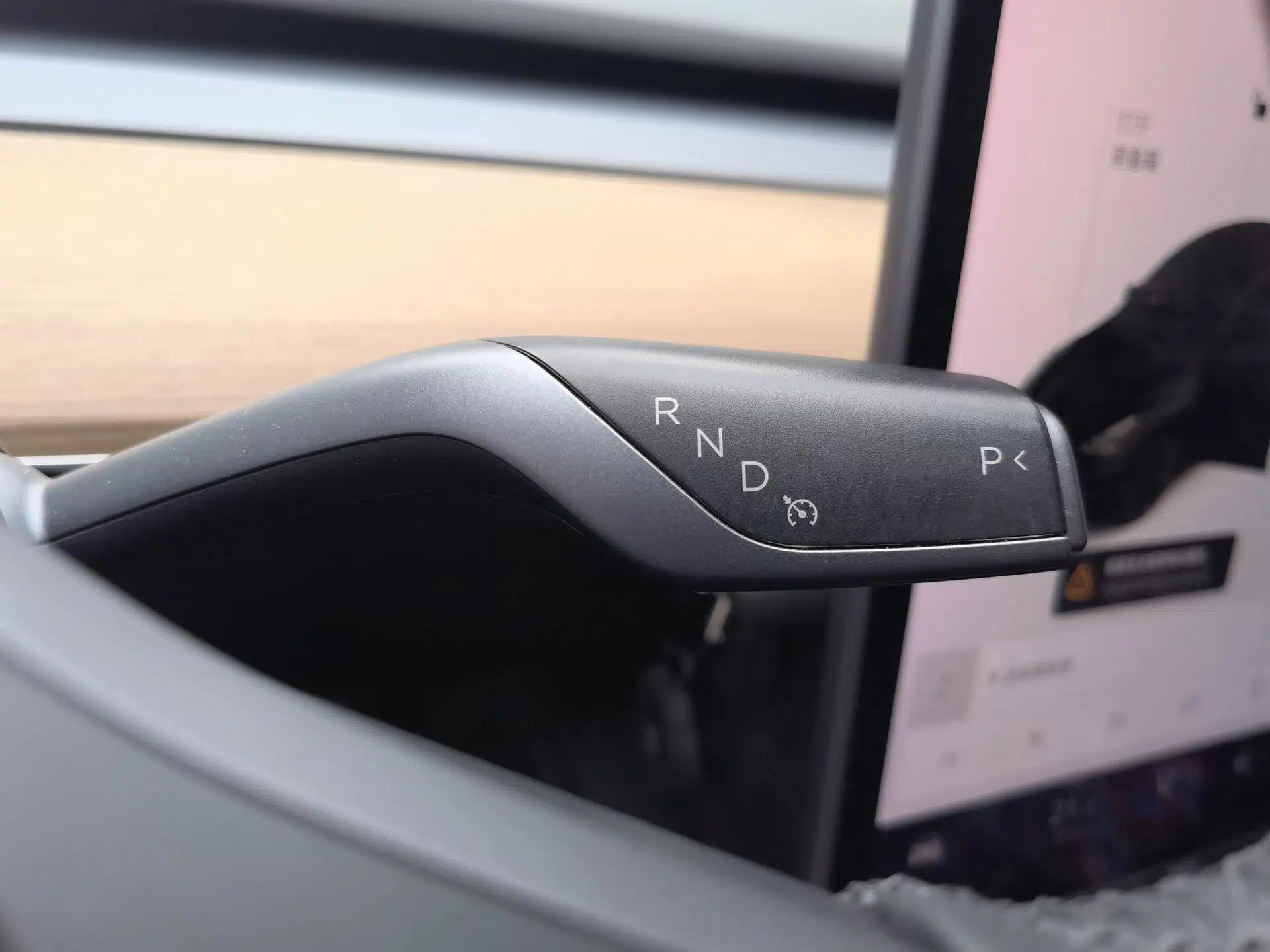 Tesla Model Y 2021 Standard Range Rear-Wheel Drive Version — миниатюра 14