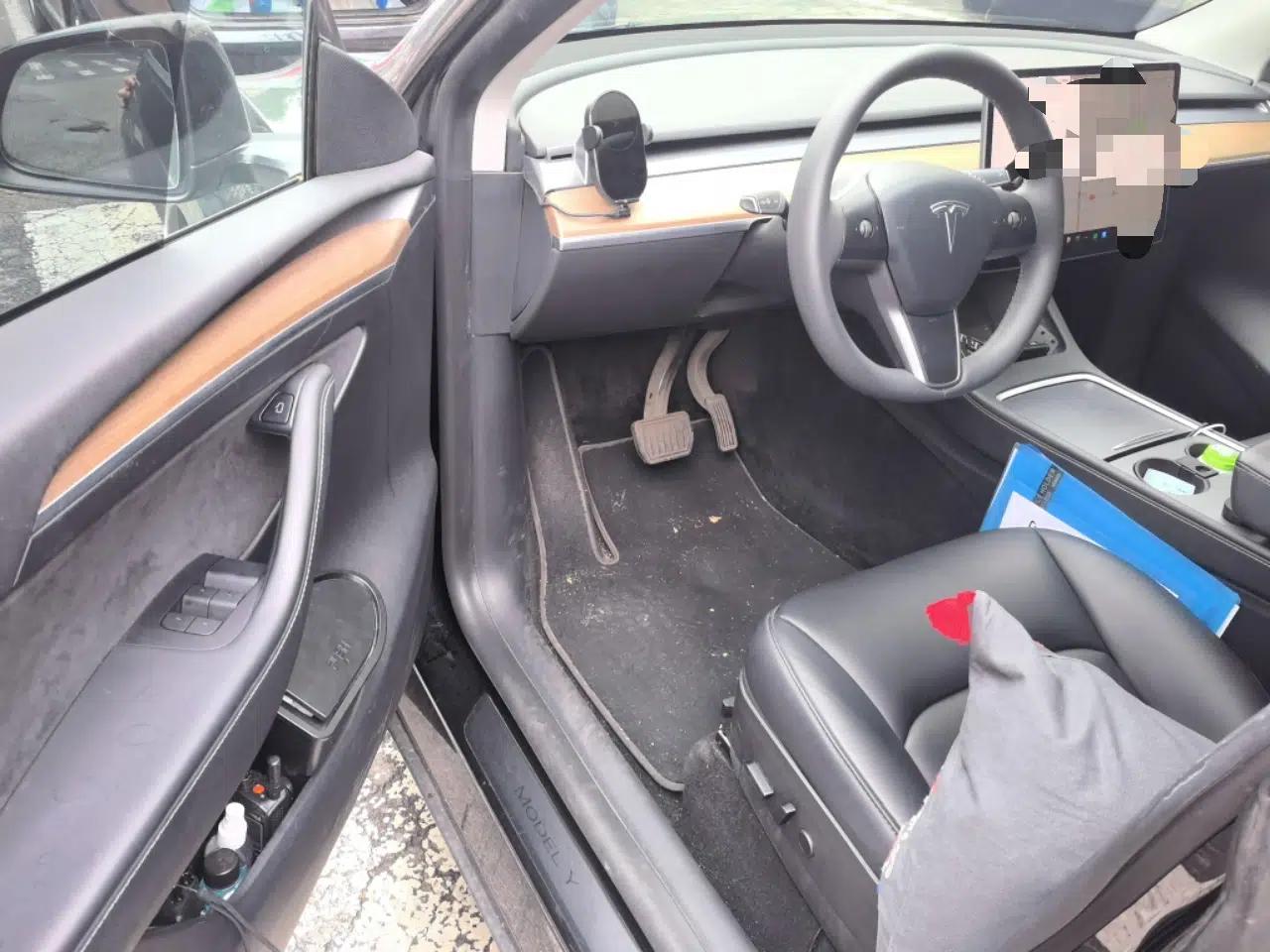 Tesla Model Y 2021 Standard Range Rear-Wheel Drive Version — миниатюра 16