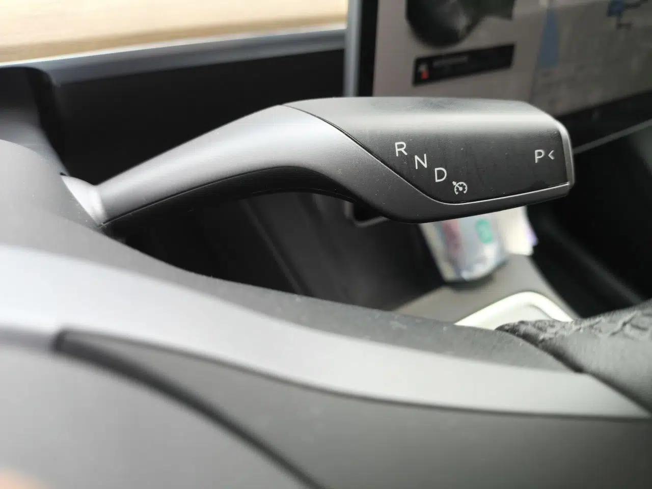 Tesla Model Y 2021 Standard Range Rear-Wheel Drive Version — миниатюра 14