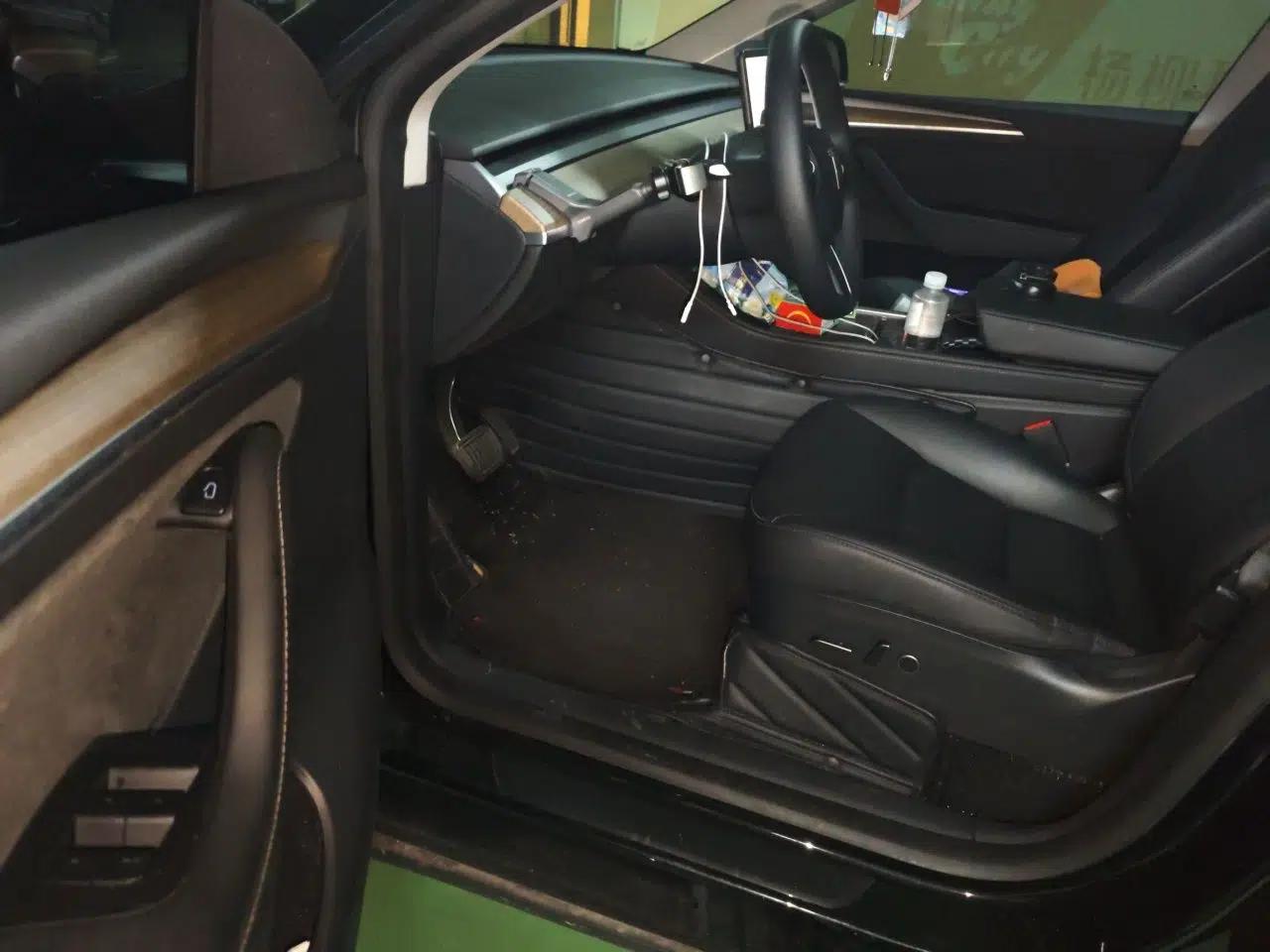 Tesla Model Y 2021 Long-Range All-Wheel-Drive Version 3D7 — миниатюра 16