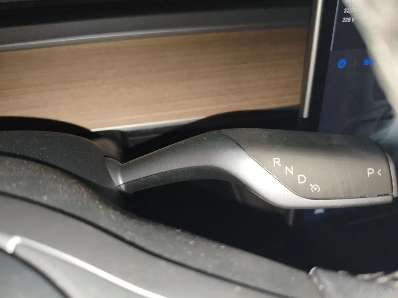 Tesla Model Y 2021 Long-Range All-Wheel-Drive Version 3D7 — миниатюра 14
