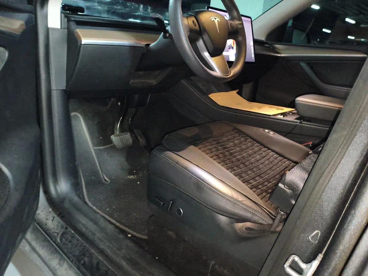 Tesla Model Y 2021 Long-Range All-Wheel-Drive Version 3D7 — миниатюра 16