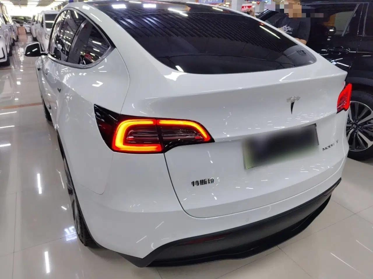 Tesla Model Y 2022 Rear-Wheel-Drive Version — миниатюра 5
