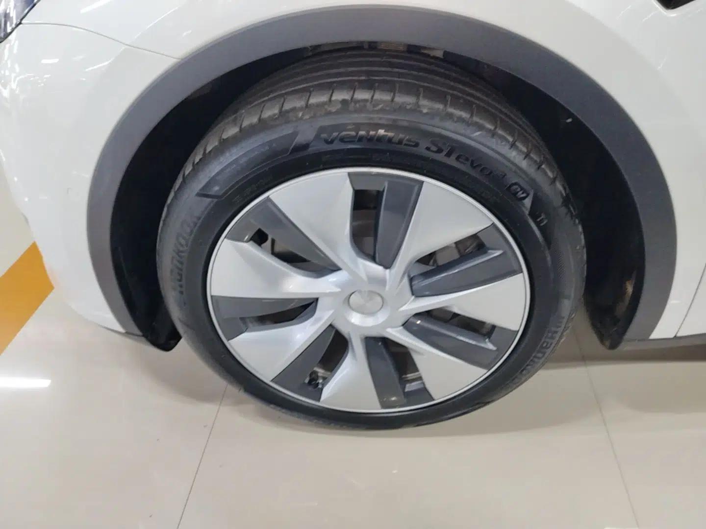 Tesla Model Y 2022 Rear-Wheel-Drive Version — миниатюра 10