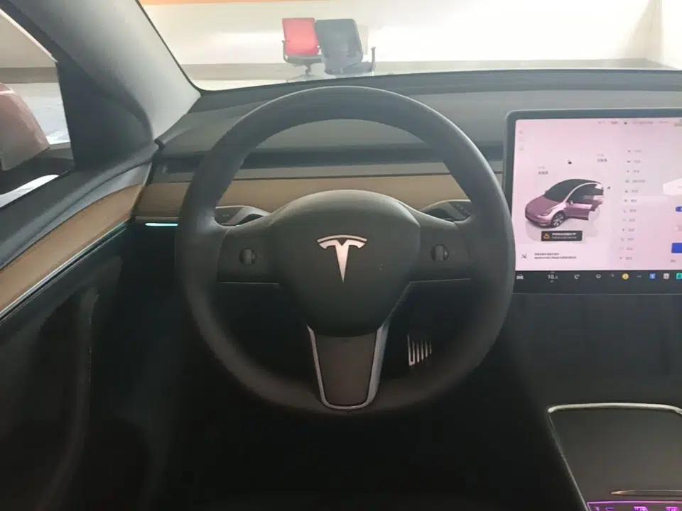 Tesla Model Y 2022 Revised Version Rear-Wheel Drive — миниатюра 13