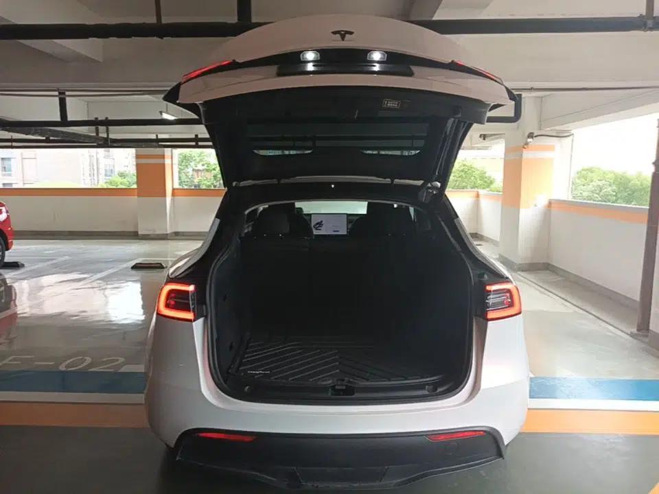 Tesla Model Y 2022 Revised Version Rear-Wheel Drive — миниатюра 22