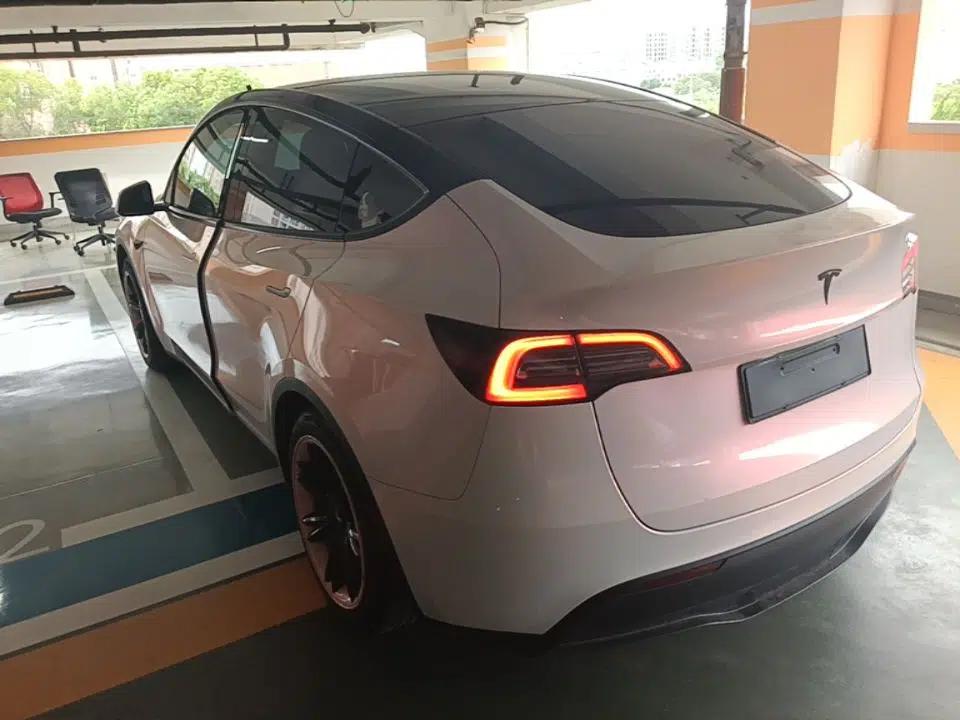 Tesla Model Y 2022 Revised Version Rear-Wheel Drive — миниатюра 4