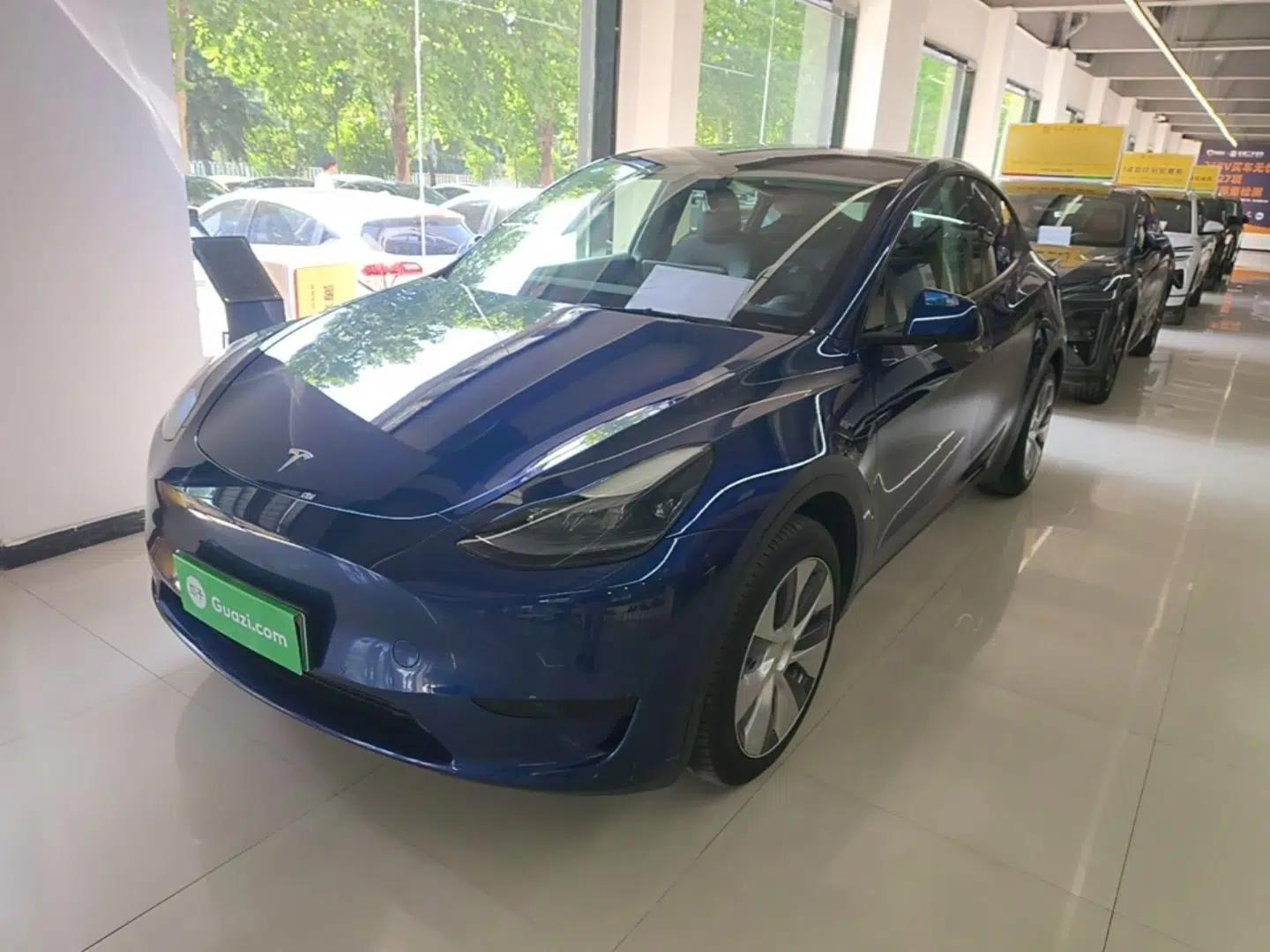 Tesla Model Y 2022 Rear-Wheel-Drive Version — миниатюра 1