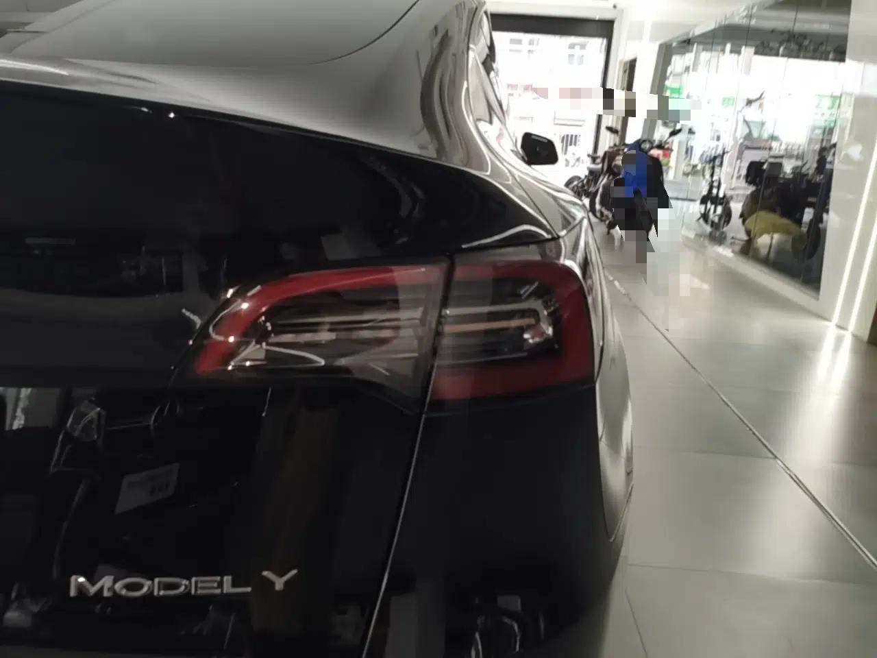 Tesla Model Y 2022 Rear-Wheel-Drive Version — миниатюра 14