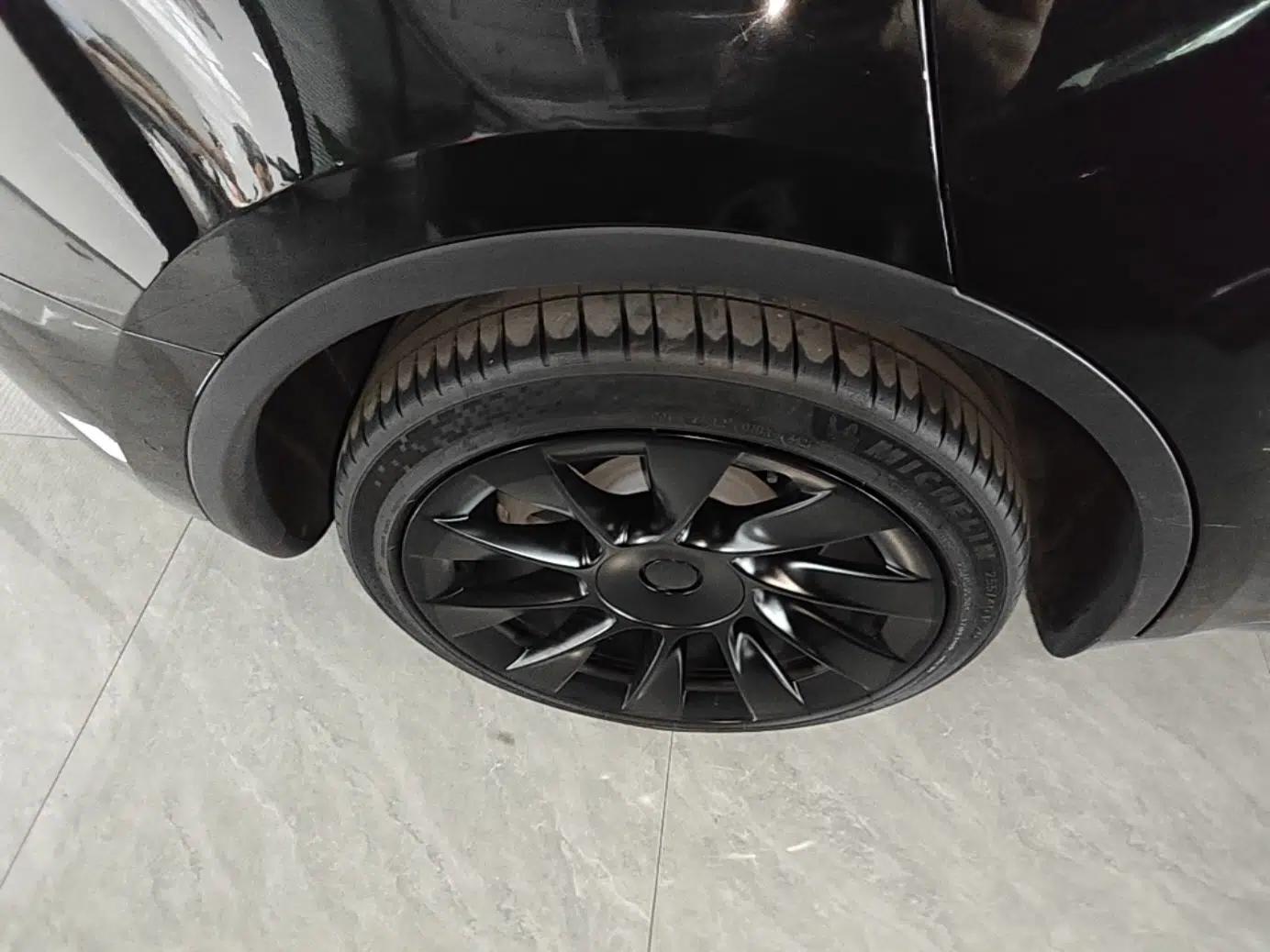Tesla Model Y 2022 Long-Range All-Wheel-Drive Version — миниатюра 11