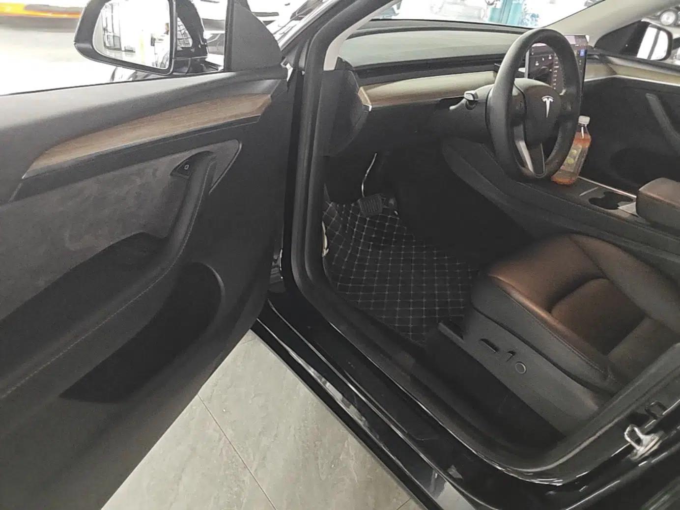 Tesla Model Y 2022 Long-Range All-Wheel-Drive Version — миниатюра 23