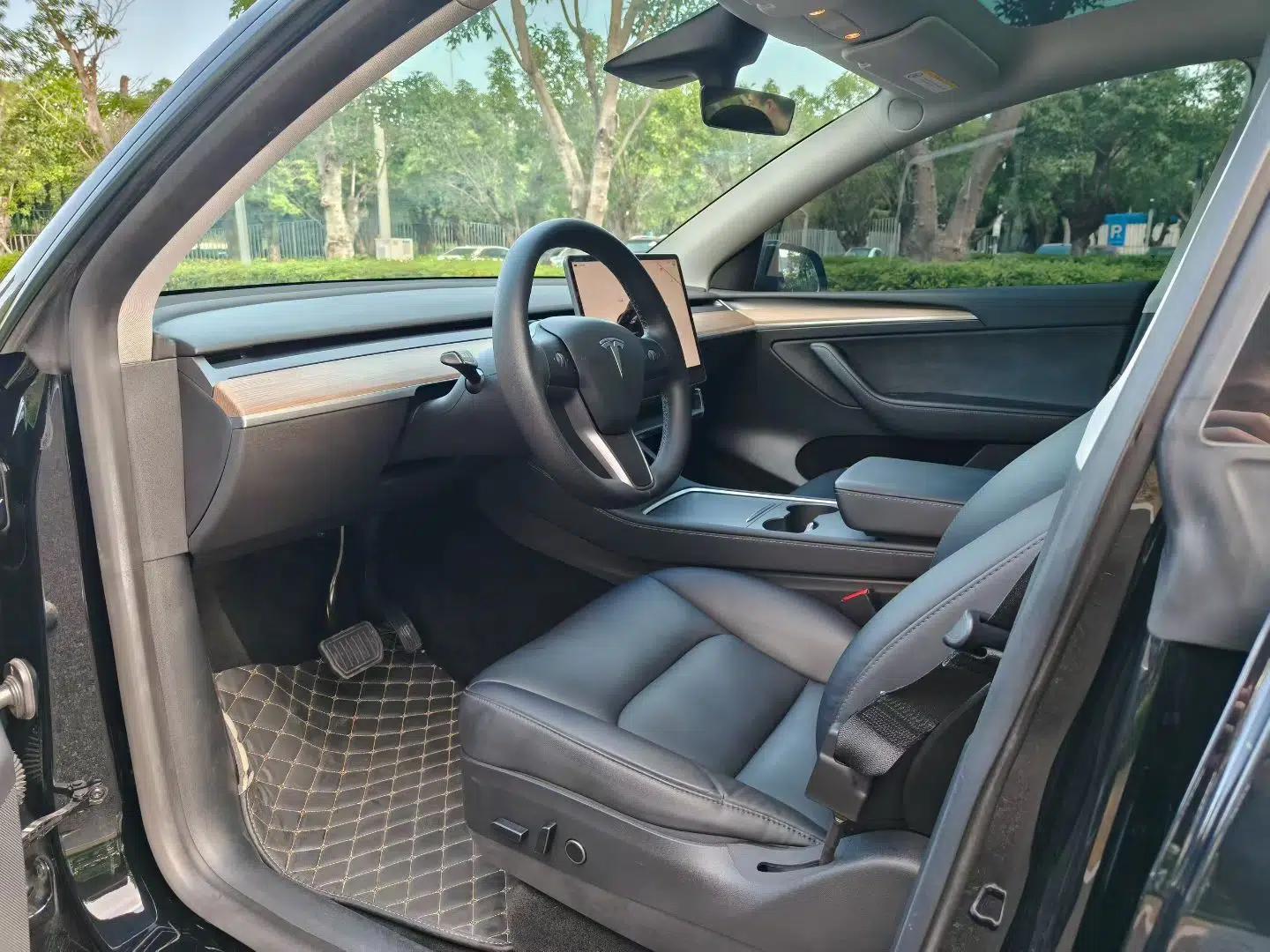 Tesla Model Y 2022 Long-Range All-Wheel-Drive Version — миниатюра 30