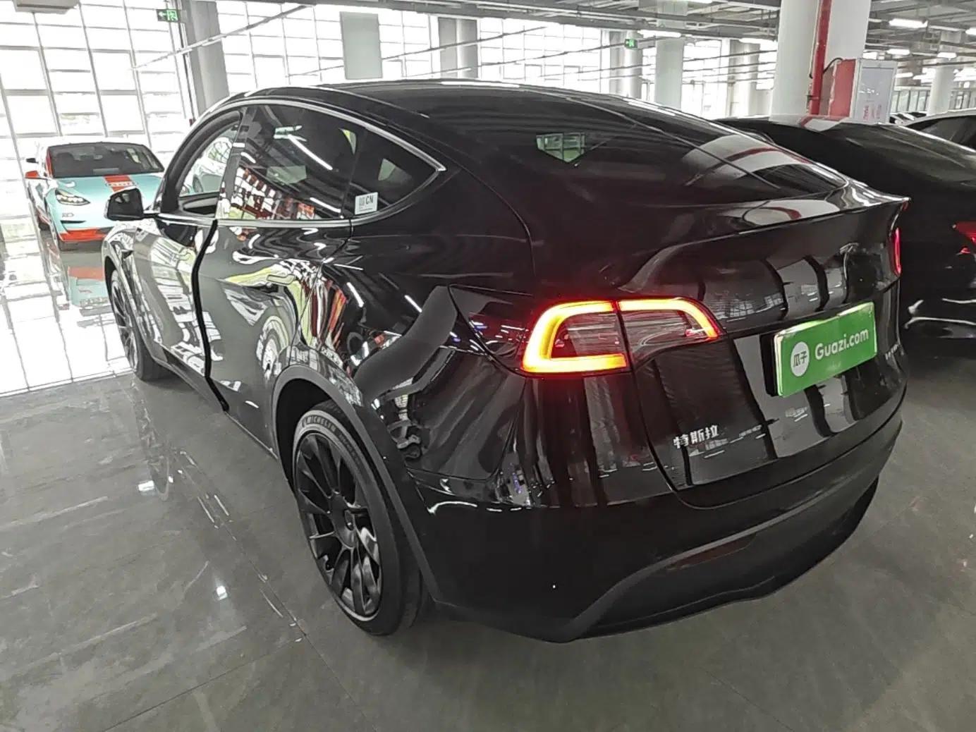 Tesla Model Y 2022 Long-Range All-Wheel-Drive Version — миниатюра 4