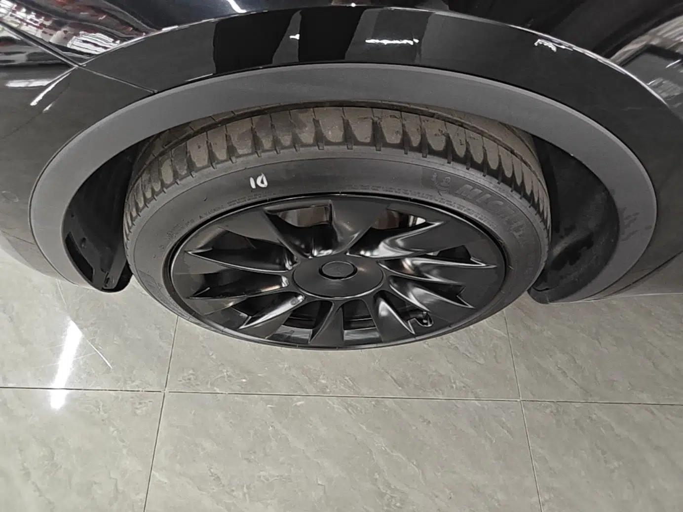 Tesla Model Y 2022 Long-Range All-Wheel-Drive Version — миниатюра 10