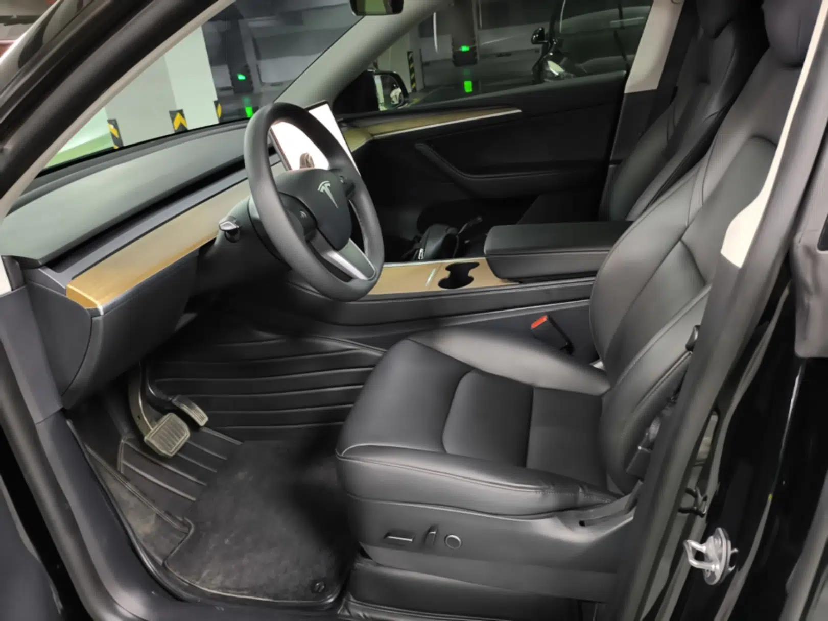 Tesla Model Y 2021 Long-Range All-Wheel-Drive Version — миниатюра 17