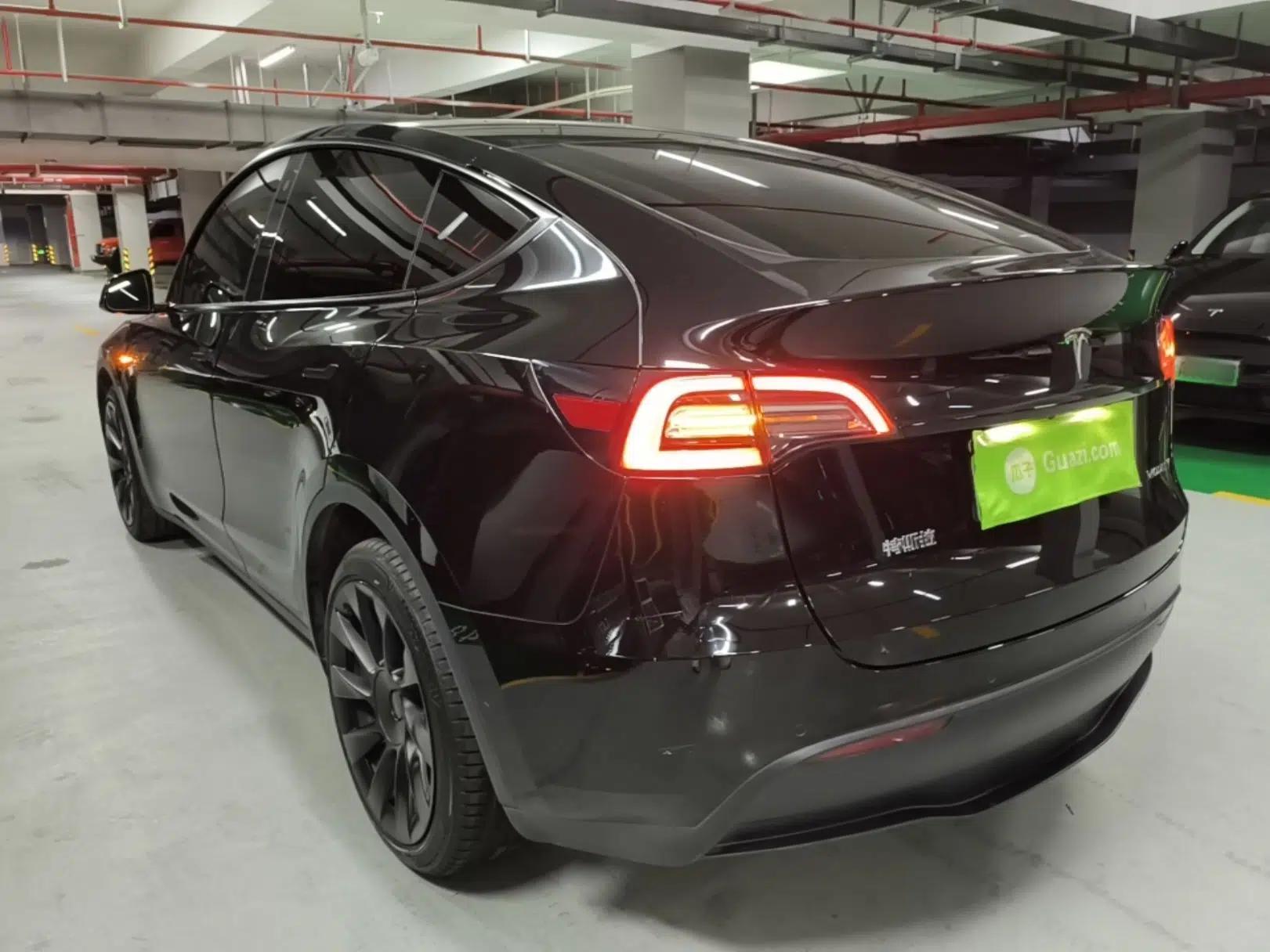 Tesla Model Y 2021 Long-Range All-Wheel-Drive Version — миниатюра 4