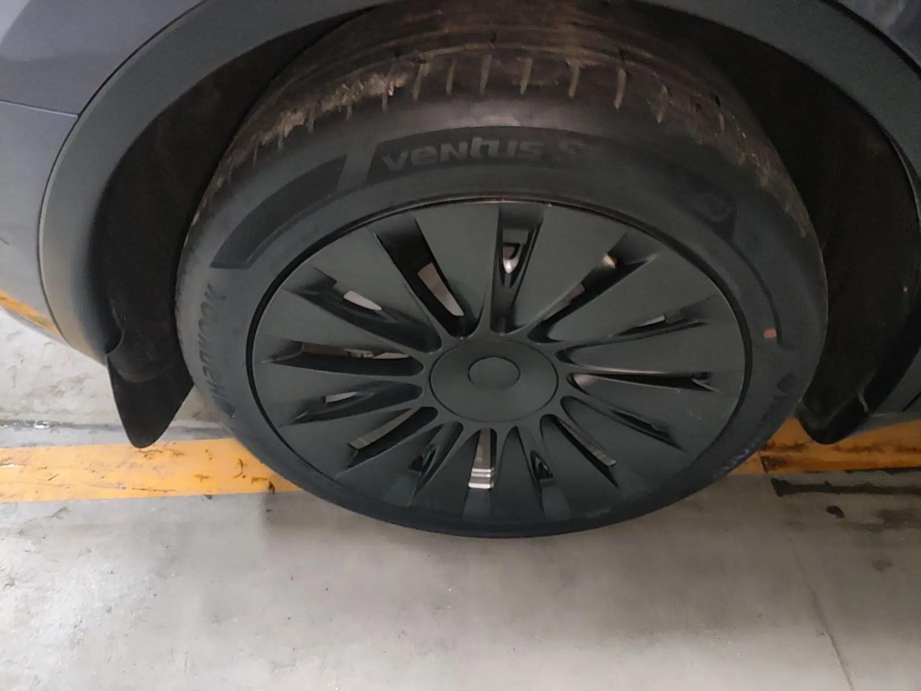 Tesla Model Y 2021 Long-Range All-Wheel-Drive Version — миниатюра 11