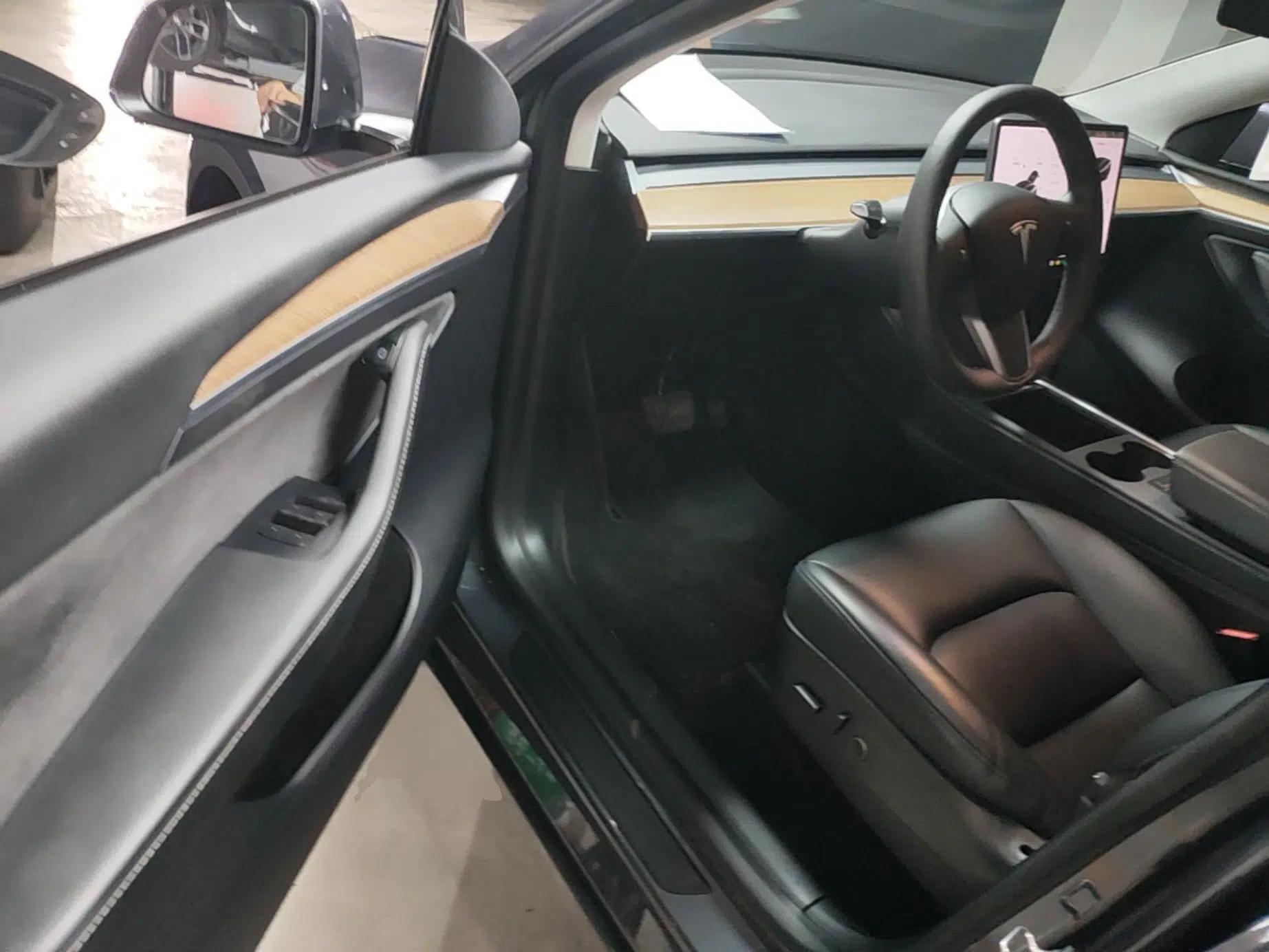 Tesla Model Y 2021 Long-Range All-Wheel-Drive Version — миниатюра 18