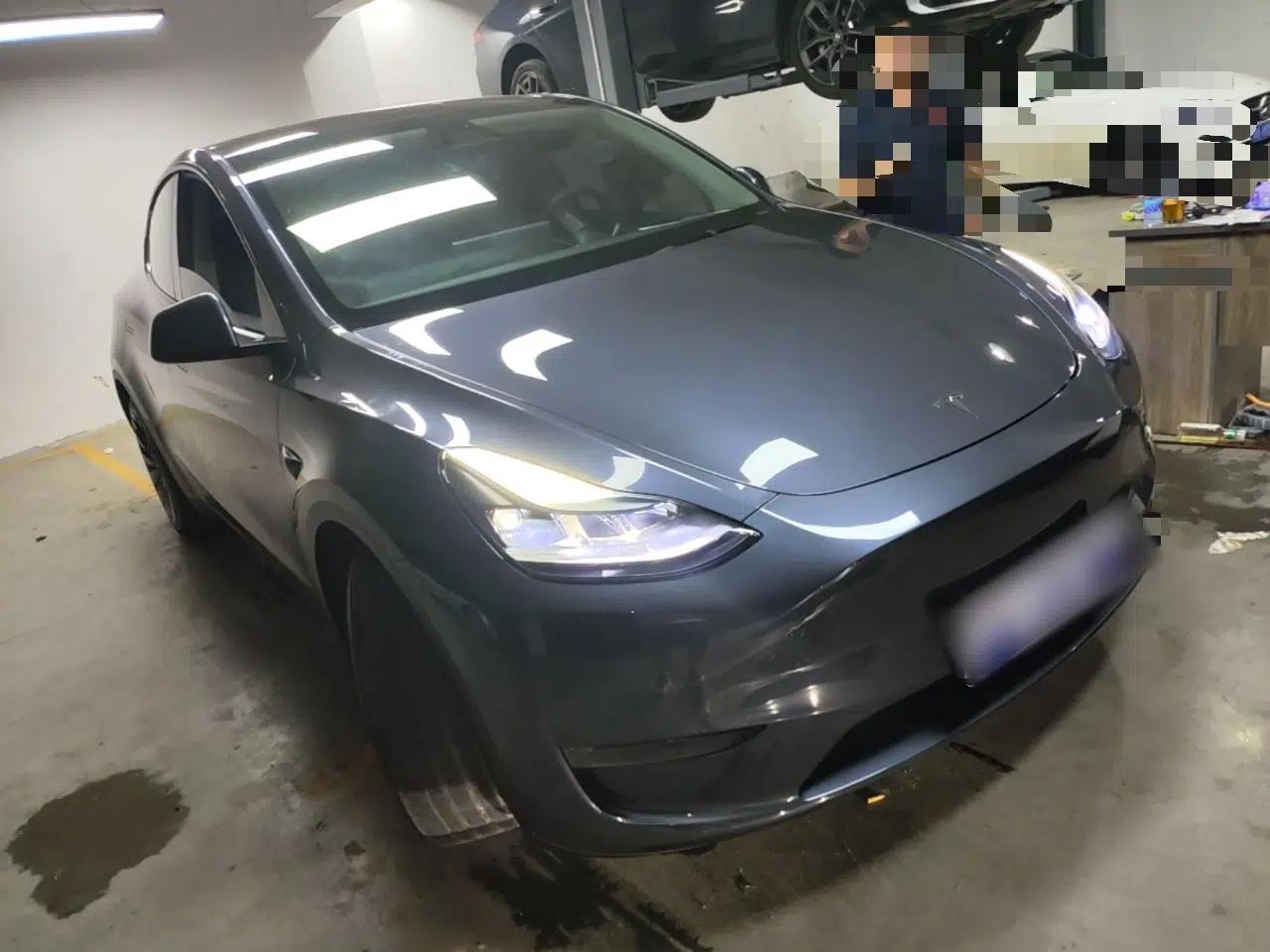 Tesla Model Y 2021 Long-Range All-Wheel-Drive Version — миниатюра 3