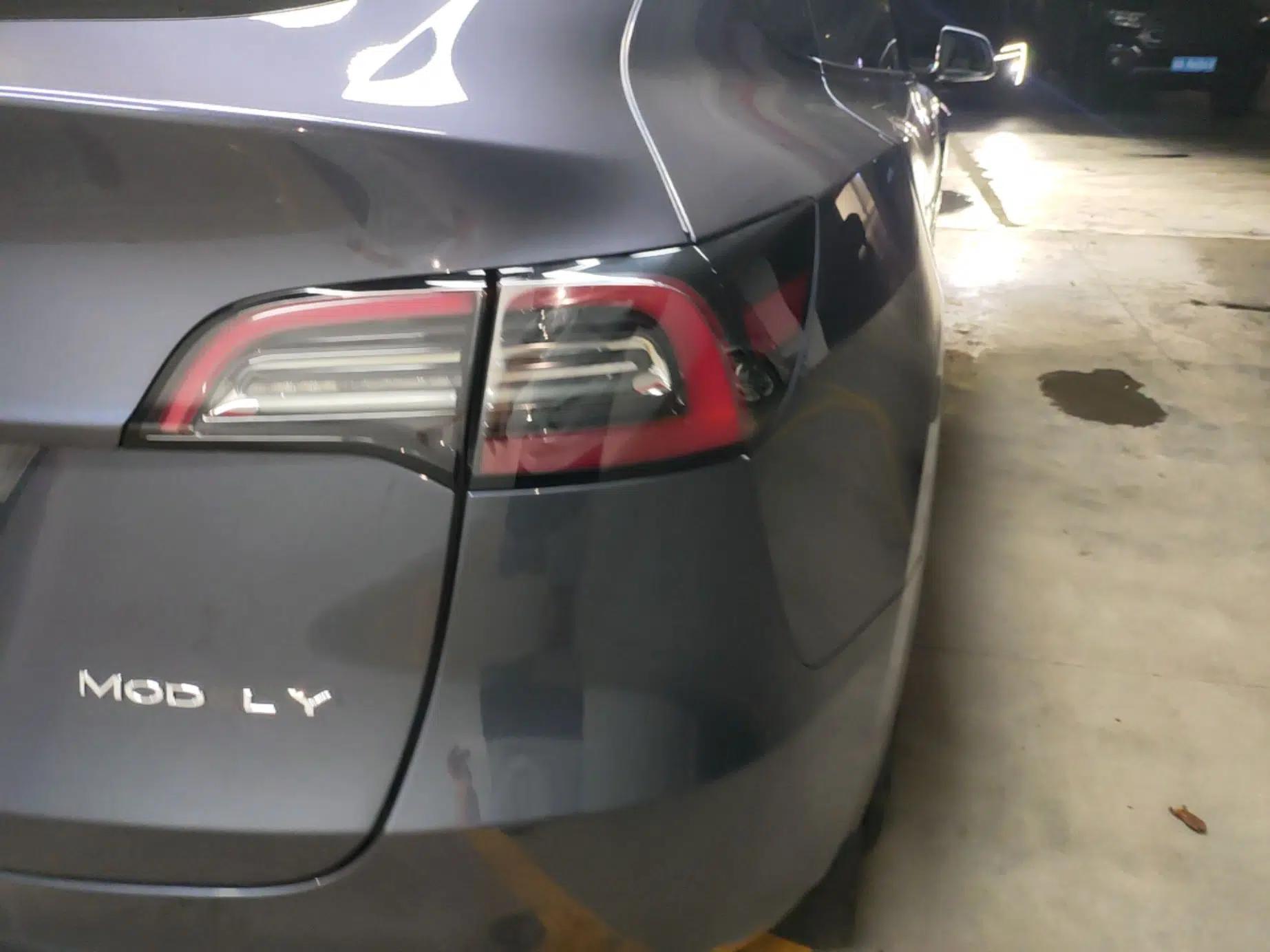 Tesla Model Y 2021 Long-Range All-Wheel-Drive Version — миниатюра 9