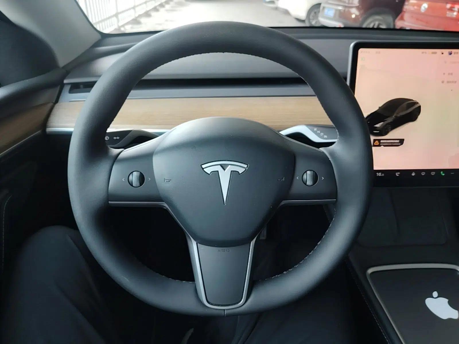 Tesla Model Y 2022 Rear-Wheel-Drive Version — миниатюра 13