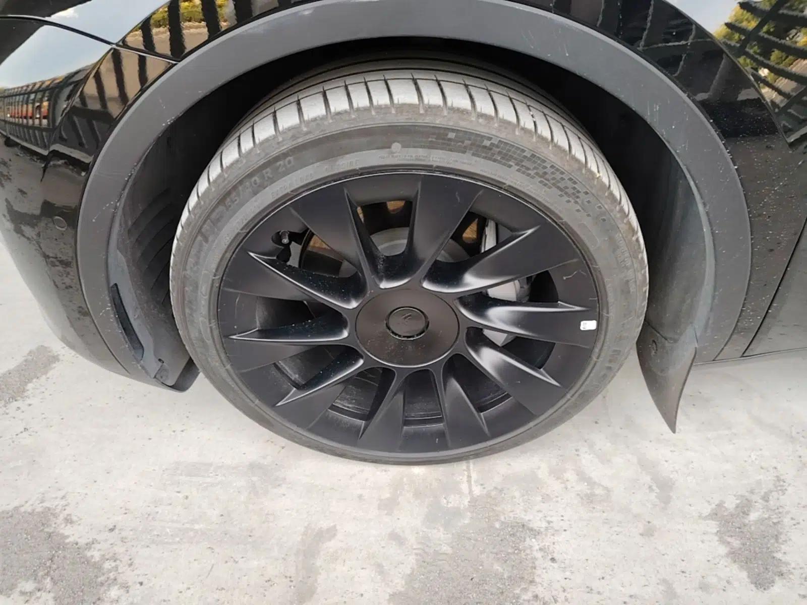 Tesla Model Y 2022 Rear-Wheel-Drive Version — миниатюра 10