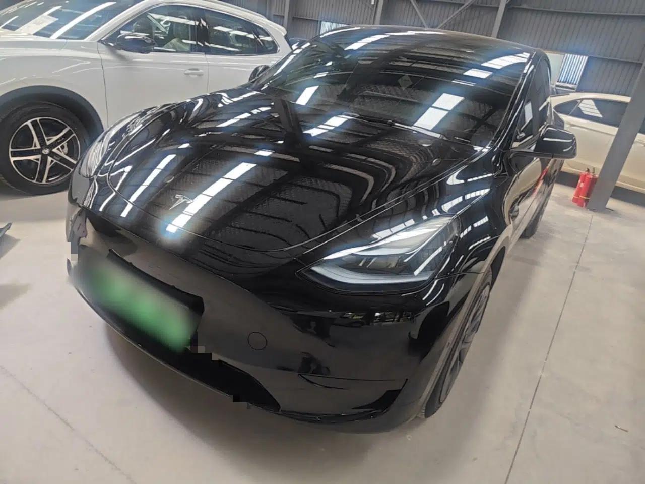 Tesla Model Y 2023 Rear-Wheel-Drive Version — миниатюра 1