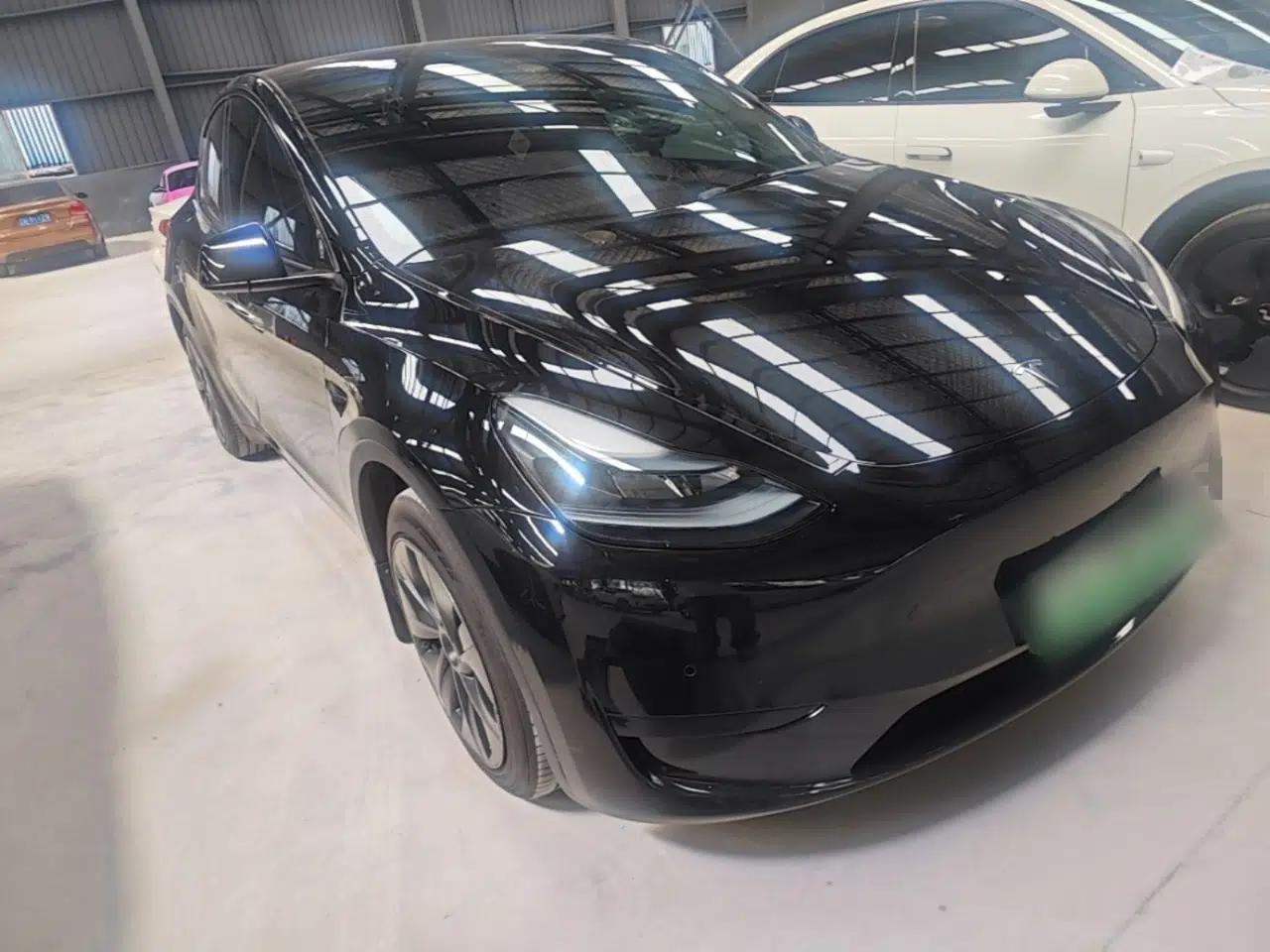 Tesla Model Y 2023 Rear-Wheel-Drive Version — миниатюра 3