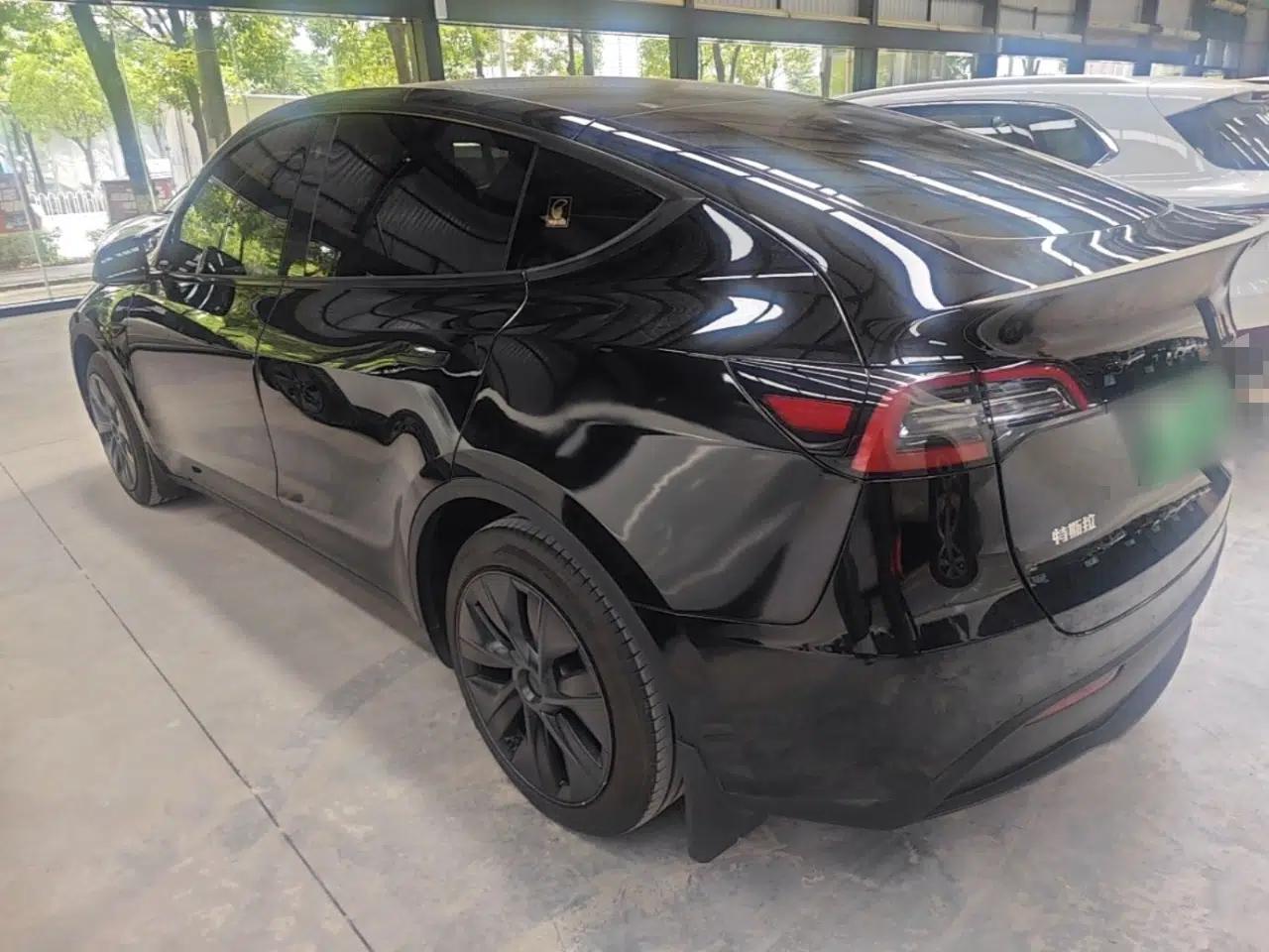 Tesla Model Y 2023 Rear-Wheel-Drive Version — миниатюра 4