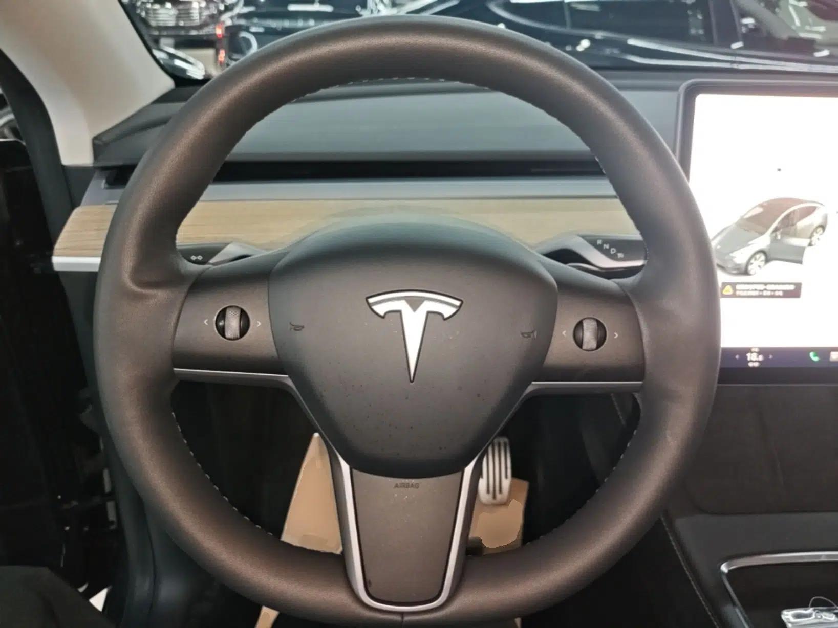 Tesla Model Y 2022 Rear-Wheel-Drive Version — миниатюра 13