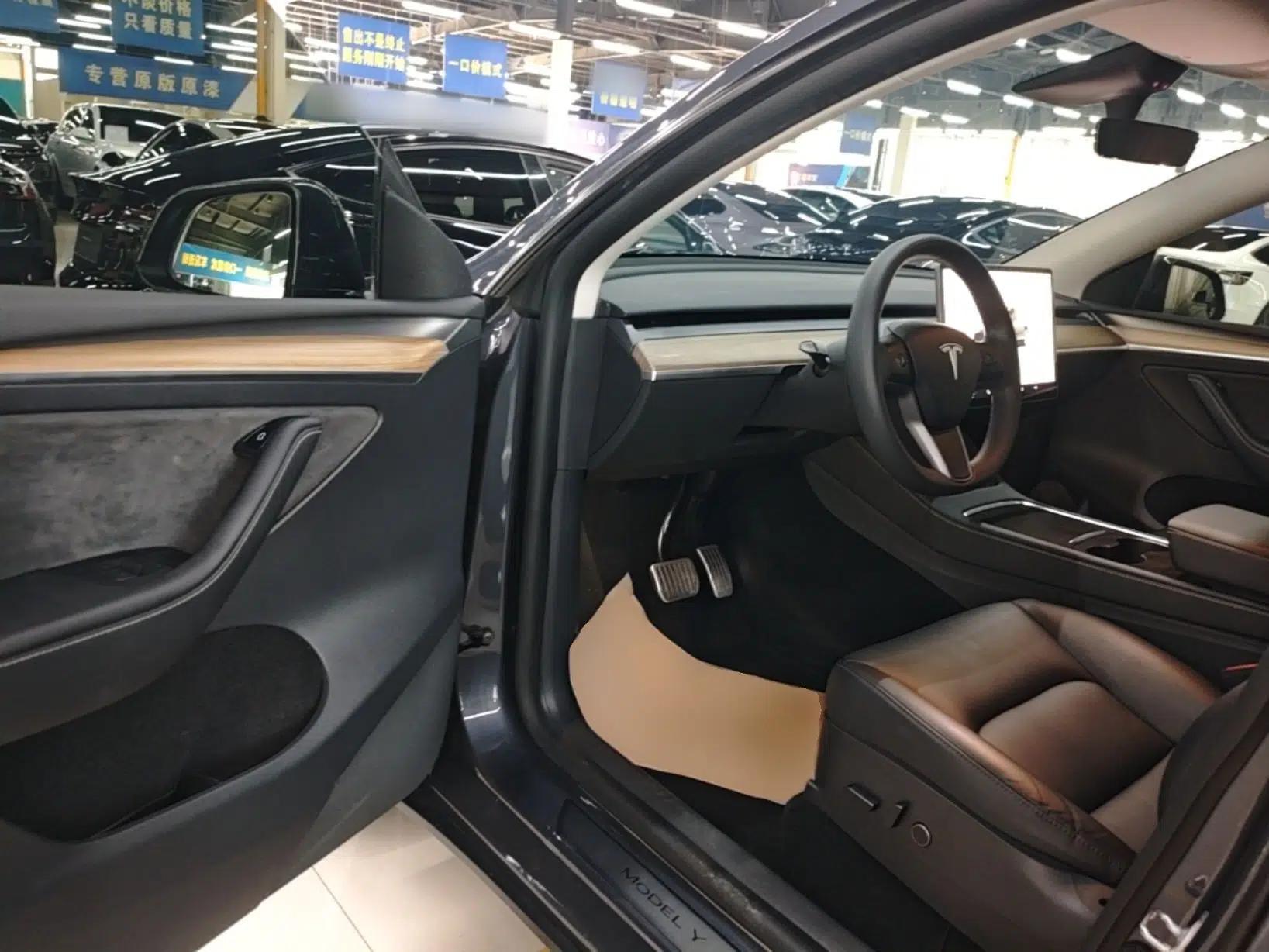 Tesla Model Y 2022 Rear-Wheel-Drive Version — миниатюра 18
