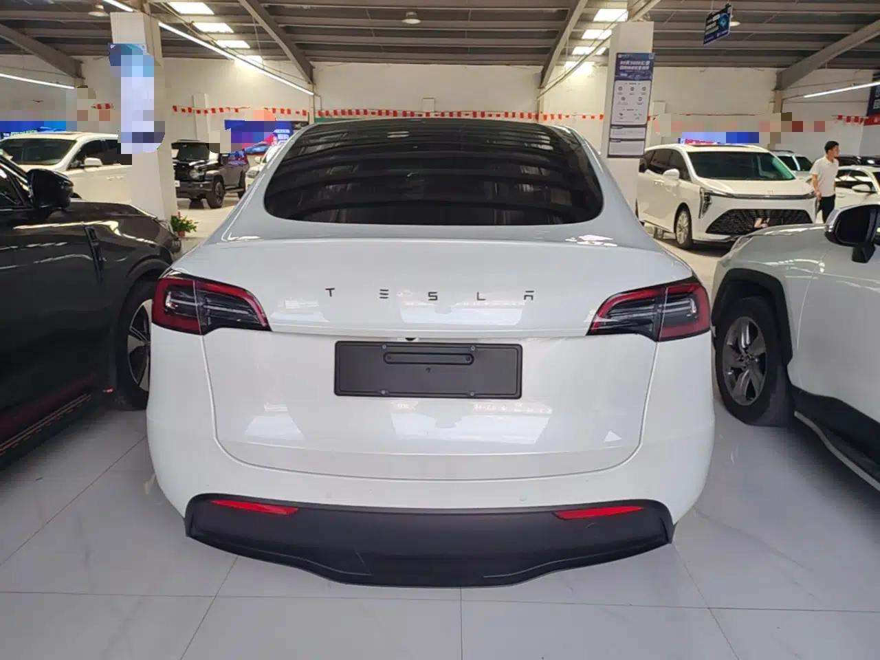 Tesla Model Y 2021 Long-Range All-Wheel-Drive Version 3D7 — миниатюра 5